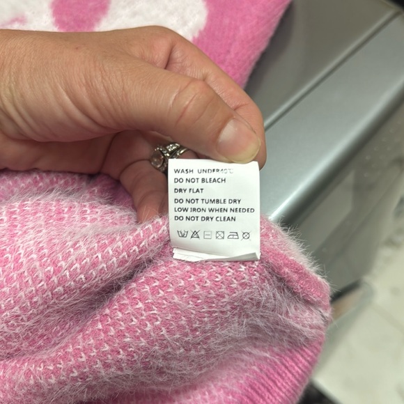 Pink + white flower sweater - Picture 5 of 5